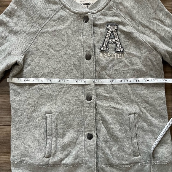 Abercrombie & Fitch Heather Gray Snap-Up Sweater - Picture 9 of 9
